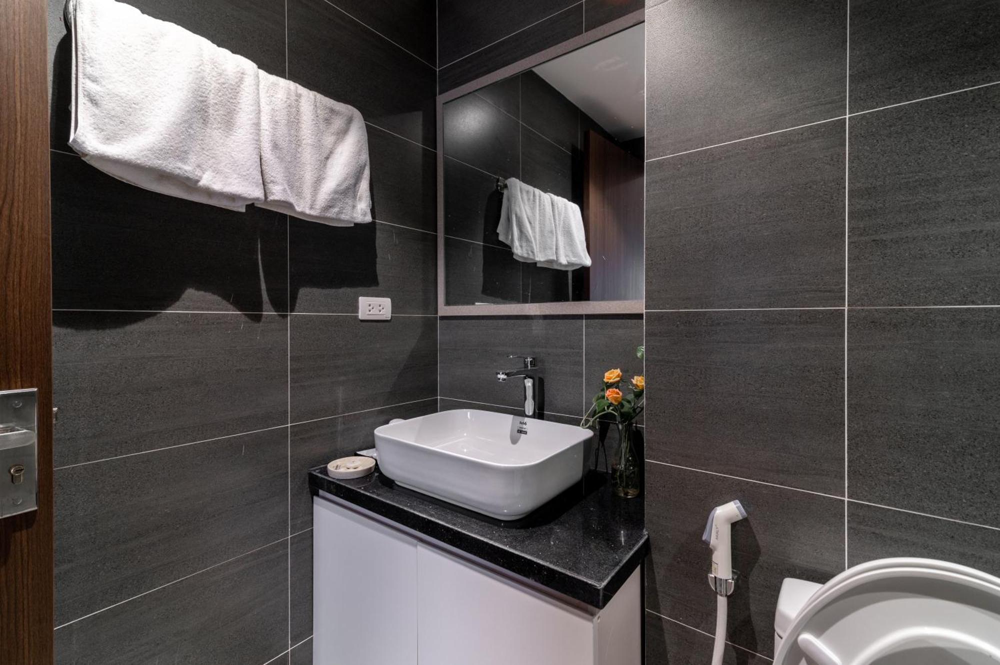 Luxe Paradise Suites Hotel To Ngoc Van Ханой Екстер'єр фото
