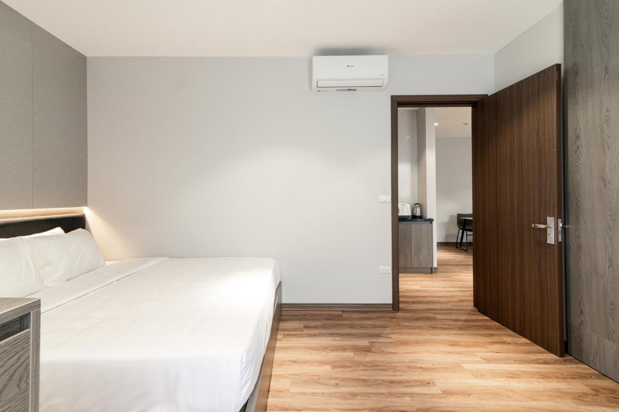 Luxe Paradise Suites Hotel To Ngoc Van Ханой Екстер'єр фото