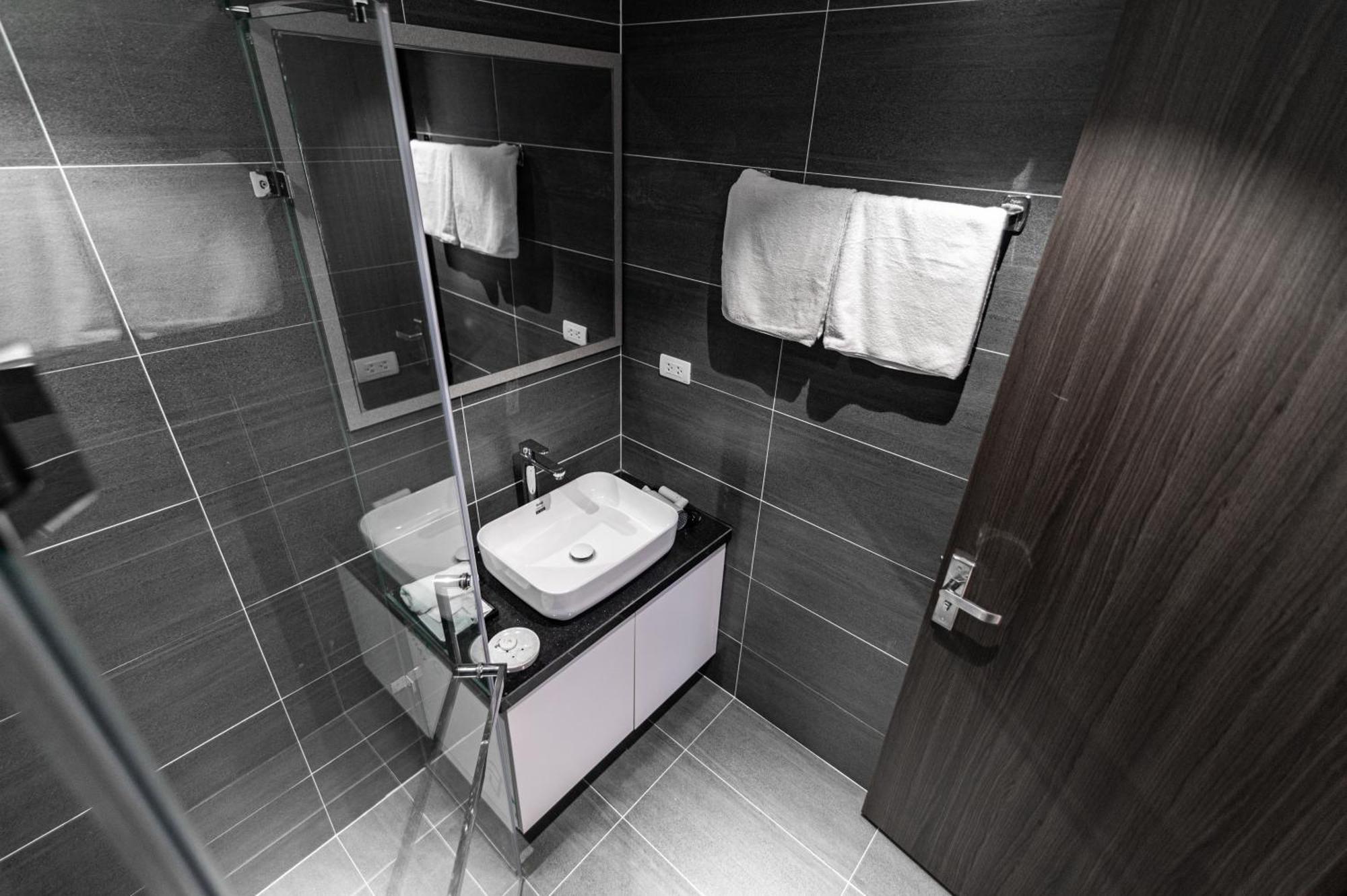 Luxe Paradise Suites Hotel To Ngoc Van Ханой Екстер'єр фото